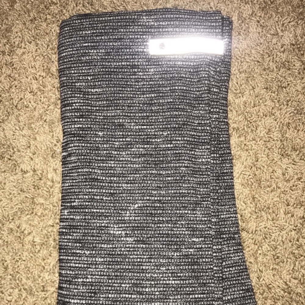 Lululemon infinity scarf